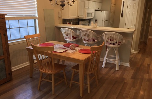 Pawleys Island Condo | End Unit! 5 min to Beach. Steps from Pool/Jacuzzi and Golf Close to Dining. WiFi