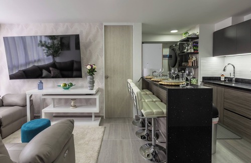 Pereira Condo | Endless Hot Water A/C Long-Term Stay Pool, FREE Breakfast/BBQ By Airport