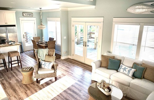 Crystal Beach House | Endless Summer Retreat for the Perfect Family Getaway - Quiet Cul De Sac!