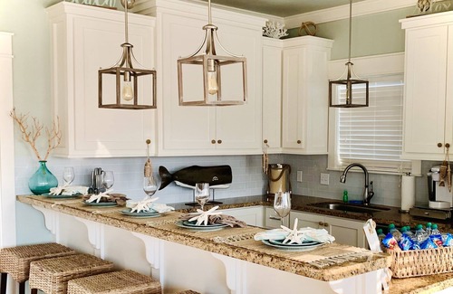 Crystal Beach House | Endless Summer Retreat for the Perfect Family Getaway - Quiet Cul De Sac!