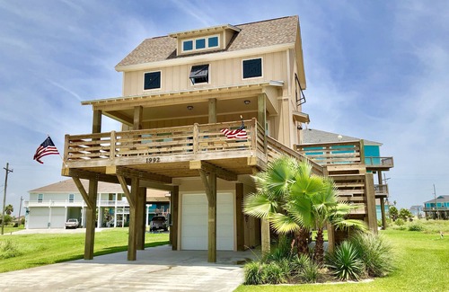 Crystal Beach House | Endless Summer Retreat for the Perfect Family Getaway - Quiet Cul De Sac!