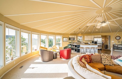 Broadkill Beach House | ENDLESS SUMMER ESCAPE - Unique Round Beach house 3BD, 2.5 BA - Sleeps 10 -
