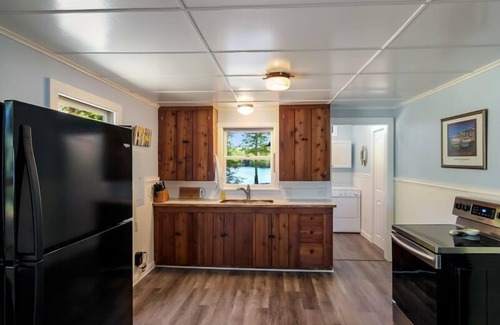Mayfield Cabin | Enjoy 200 Feet of Private Frontage on Spider Lake