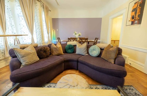 Nob Hill House | Enjoy a Golden Gate view in your 3BD Nob Hill home