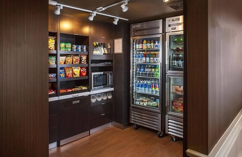South Lowell Hotel | Enjoy a Hassle-Free Stay! Pet-Friendly, Close to Merrimack Repertory Theatre