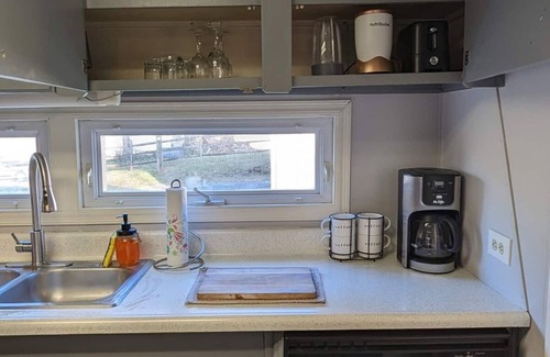 Adamstown House | Enjoy a Peaceful environment with neighboring mini pones a fire pit to sit under the stares. roll into the oversized parking lot and enjoy this lovely modern farm home.