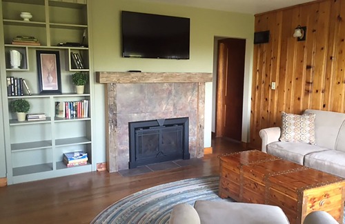 Richland Center Cottage | Enjoy a relaxing stay at the Chickadee Cottage in Richland Center Wisconsin