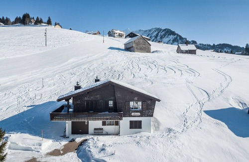 Amden House | "Enjoy a Relaxing Escape in Chalet Theresia: Nature at Your Doorstep!"