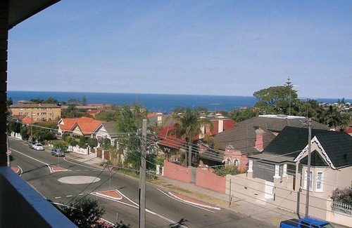 Bondi Apartment | Enjoy a spacious, light filled, convenient to all beaches BONDI apt