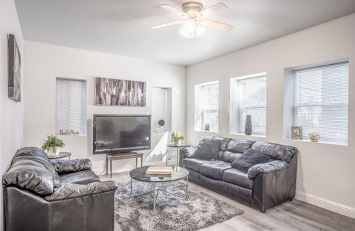 Southwest Berkeley Apartment | Enjoy a stylish experience at this Kick back and relax in a calm stylish space