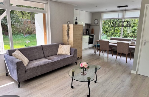 Gasselte House | Enjoy a wonderful stay in this detached, child-friendly bungalow. The spacious, sunny garden gives you all the freedom to enjoy the outdoors.