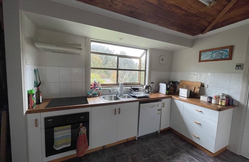 Omeo House | Enjoy Alpine Lifestyle at Mesley Manor, in heart of Omeo, close to Bike Trails