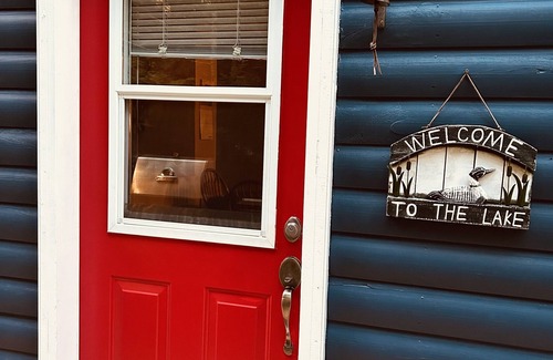 Hastings Highlands Cottage | Enjoy an escape in an all season cottage on Lake Kamaniskeg in Barry's Bay