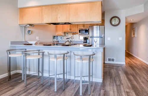 Lincoln City Condo | Enjoy Bayfront Views from this Affordable 1 Bedroom Condo in the Taft District