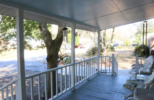 Old Village House | Enjoy Charlestons History & Carolina Sun - 3BR 2 BATH Old Mt. Pleasant