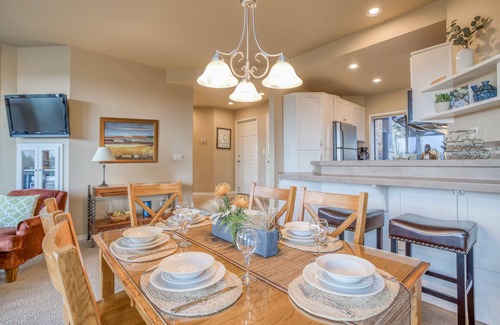 Century West Condo | Enjoy Deschutes River Views from Beautiful 1-Bedroom Mt. Bachelor Village Condo!