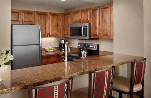 Highland Meadows Condo | Enjoy Fall Weekend in a 2brm condo in lovely Vail-Marriott Resort. Great price.
