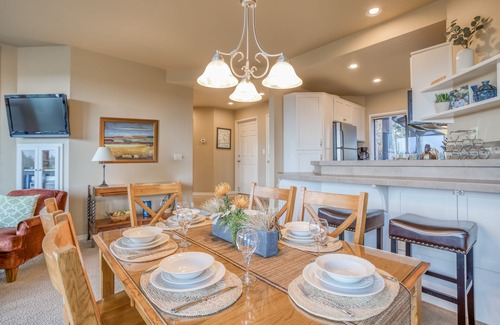 Century West Condo | Enjoy Five Bedrooms on the Deschutes River at Mt. Bachelor Village Resort Condo!