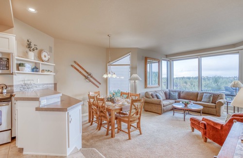 Century West Condo | Enjoy Five Bedrooms on the Deschutes River at Mt. Bachelor Village Resort Condo!