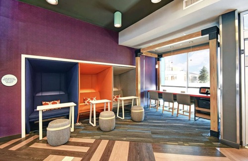 Portland House | Enjoy Free Hot Breakfast & Pet-Friendly Rooms next to the Airport - 3 Units