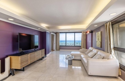 Waikiki Condo | Enjoy Grand 2BR, 2 Baths, Executive Condo Near Beach and Everything Else