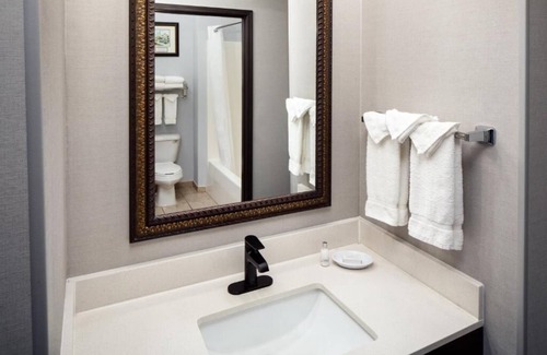 Galena Hotel | Enjoy Irish-Inspired Comfort at Cozy Room in Galena