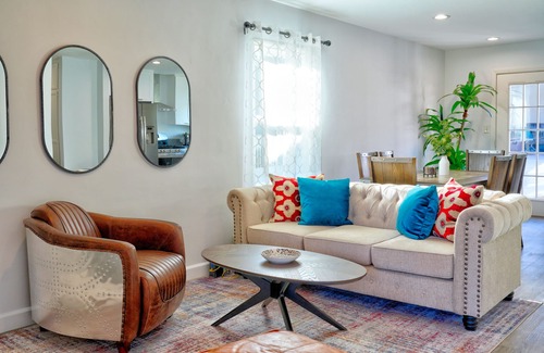 La Crescenta House | Enjoy La Crescenta Living. Work, Play, Swim.