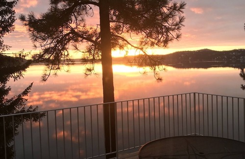 Harrison House | Enjoy Lake Life in Carlin Bay