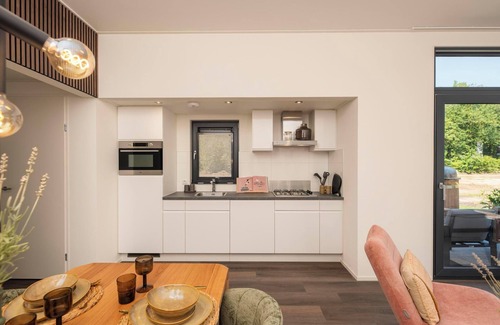 Lieren House | Enjoy luxury and comfort in our spacious Cannenburch with modern amenities and your own hot tub
