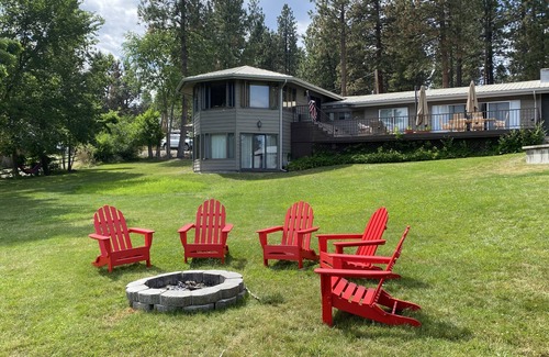 Kings Point House | Enjoy Mountain views at this lakefront home. Perfect for your family vacation.