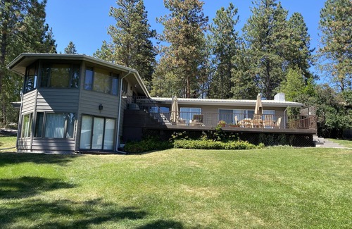 Kings Point House | Enjoy Mountain views at this lakefront home. Perfect for your family vacation.