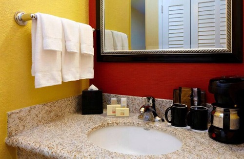 Bettendorf House | Enjoy Our Lavish & Elegant King Room Free WiFi