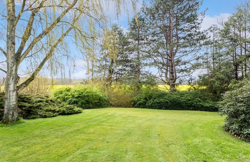 Vejstrup Apartment | Enjoy relaxing days in this charming vacation apartment in the countryside.