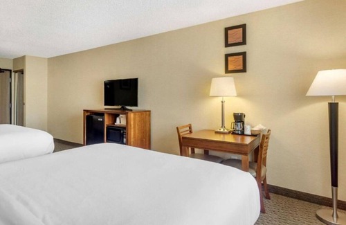 Canyon Park House | Enjoy spacious accommodations conveniently located in Seattle North