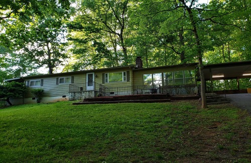 Young Harris House | Enjoy the beauty of the mountains at this Serene getaway near Lake Chatuge