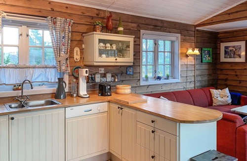 Sykkylven House | Enjoy the cozy cottage in a quiet area with many hiking opportunities.