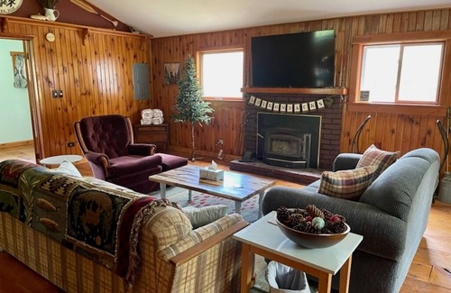 North Pole Cabin | Enjoy the magic of the Adirondacks that awaits you at the Iron Peaks Lodge.