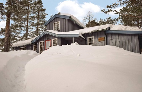 Kroderen House | Enjoy the real cabin feeling with a view of Krøderen and the mountains.