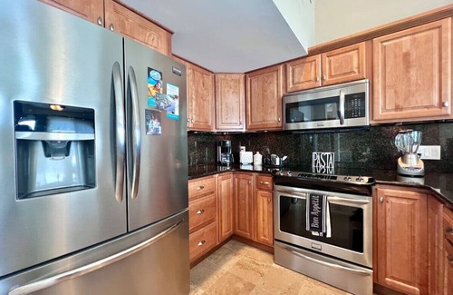 Osage Beach Villa | Enjoy the Sunset in Margaritaville | King Beds!