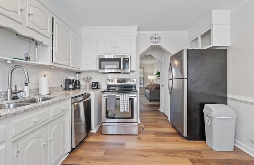 Chic's Beach House | Enjoy this charming Virginia Beach unit steps to the beach & updated throughout!