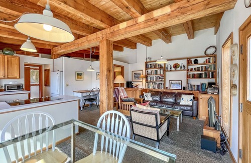 Winthrop House | Enjoy Views of Virginia Ridge, Lucky Jim Bluff, Sandy Butte, and Grizzly MT!