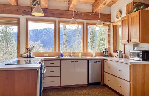 Winthrop House | Enjoy Views of Virginia Ridge, Lucky Jim Bluff, Sandy Butte, and Grizzly MT!