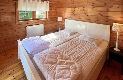 Sexdrega House | Enjoy your vacation on the lake in an excellent location with sauna.