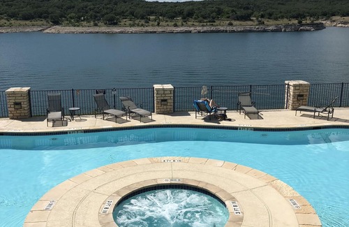 Lago Vista Condo | Enjoy your wonderful vacation at Lakeside Escape