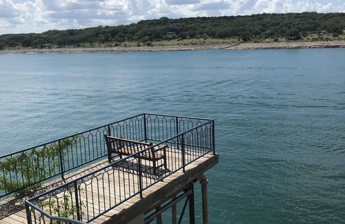 Lago Vista Condo | Enjoy your wonderful vacation at Lakeside Escape