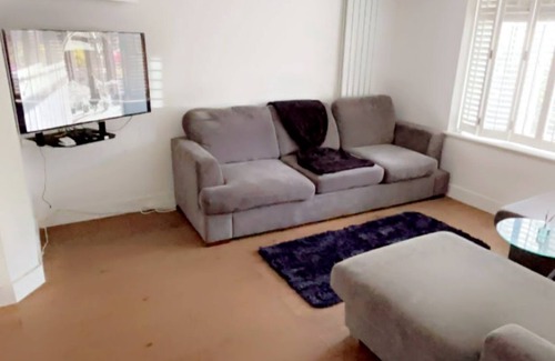 Thornton Apartment | Enjoyable apartment with WiFi in Thornton Road S1