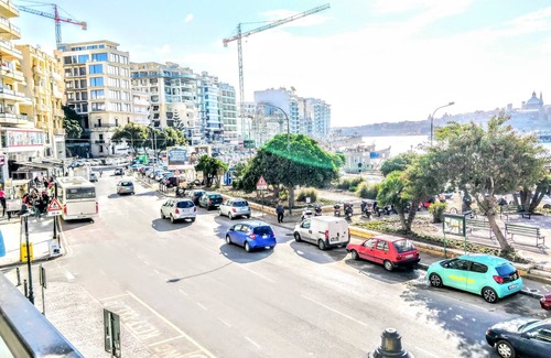 Sliema Apartment | Enormous 3bedroom seafront with balcony PDEH1-1