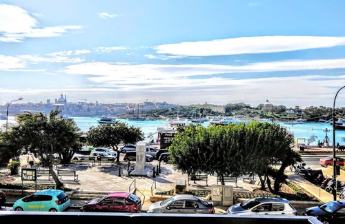 Sliema Apartment | Enormous 3bedroom seafront with balcony PDEH1-1