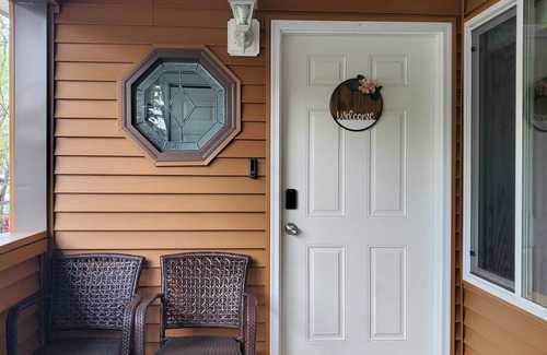 Eagle River House | Enough space for the whole family near hiking trails and mountains.