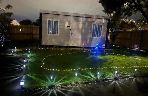 Papatoetoe Apartment | Ensuite Container Stay for 2
